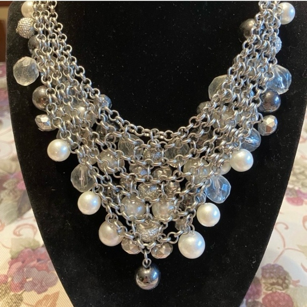 STATEMENT NECKLACE PEARLS, RHINESTONE ORBS, BLACK PEARLS - Picture 6 of 10